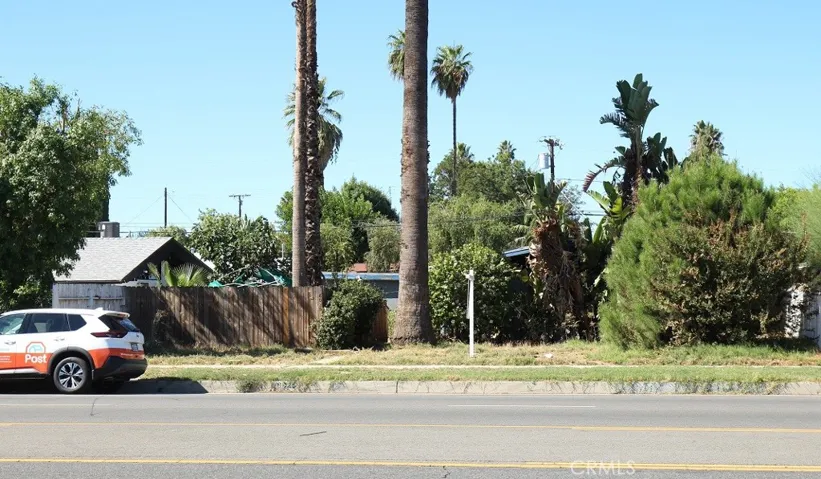 8025 Tampa Avenue, Reseda, California 91335