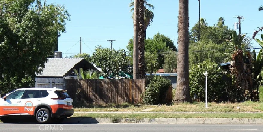 8025 Tampa Avenue, Reseda, California 91335