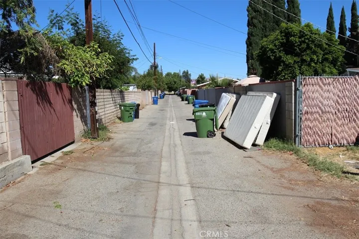 8025 Tampa Avenue, Reseda, California 91335