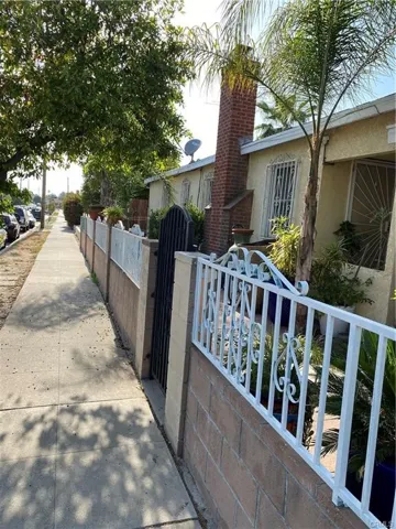 5703 Cleon Avenue, North Hollywood, California 91601