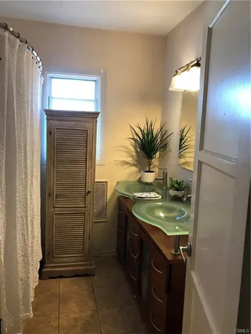 5703 Cleon Avenue, North Hollywood, California 91601