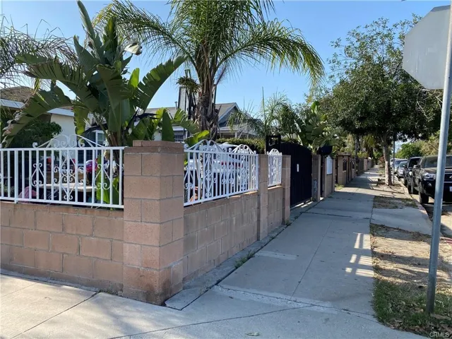 5703 Cleon Avenue, North Hollywood, California 91601