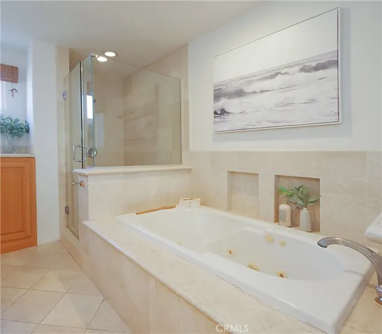 jacuzzi tub in master bath