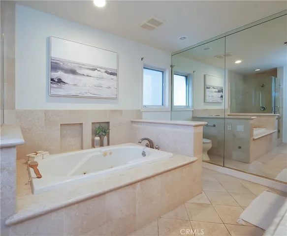 jacuzzi tub in master bath