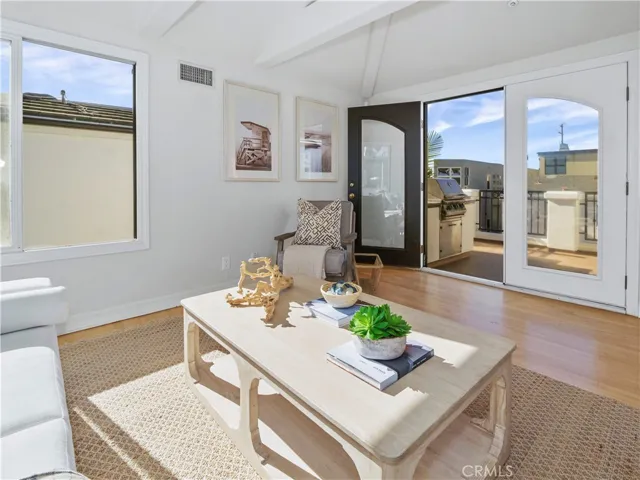 bonus living room facing ocean view deck