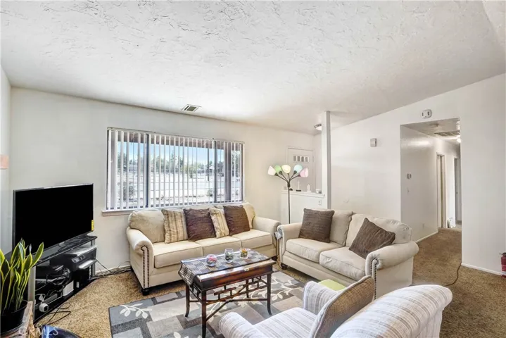 21910 Ramona, Apple Valley, California 92307