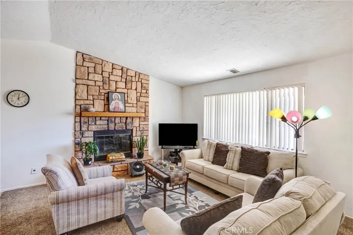 21910 Ramona, Apple Valley, California 92307