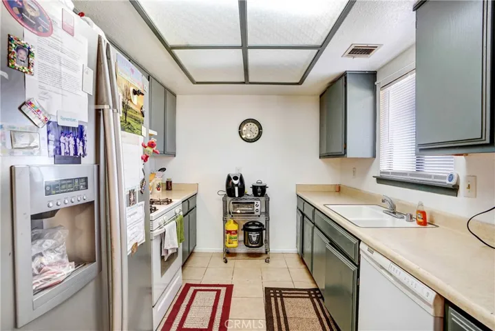 21910 Ramona, Apple Valley, California 92307