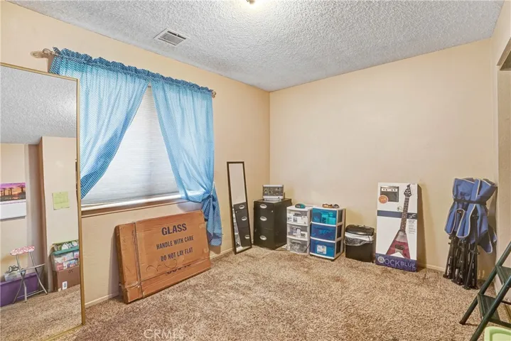 21910 Ramona, Apple Valley, California 92307