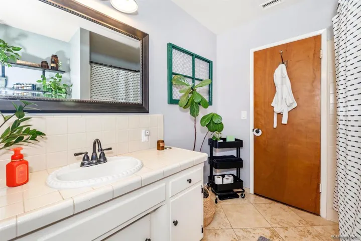 519 Orange Grove Ave, Vista, California 92084