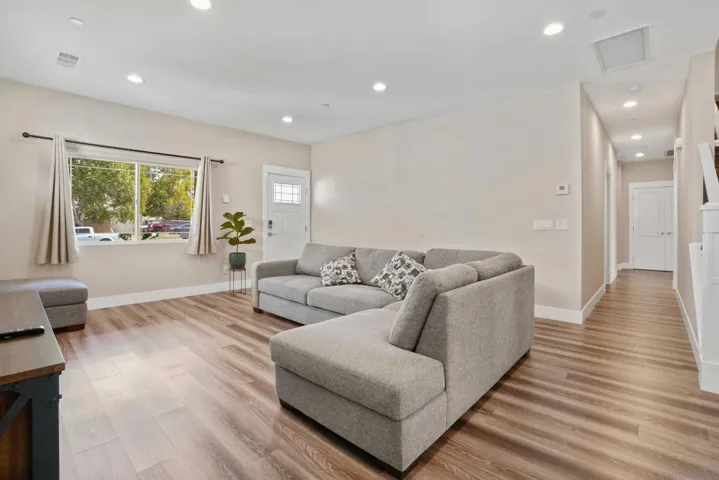 32505 Oak Knoll Drive, Lake Elsinore, California 92530
