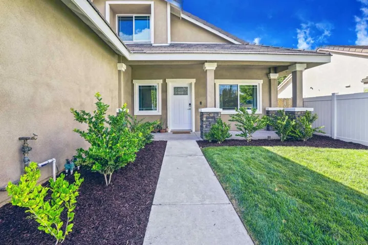 32505 Oak Knoll Drive, Lake Elsinore, California 92530