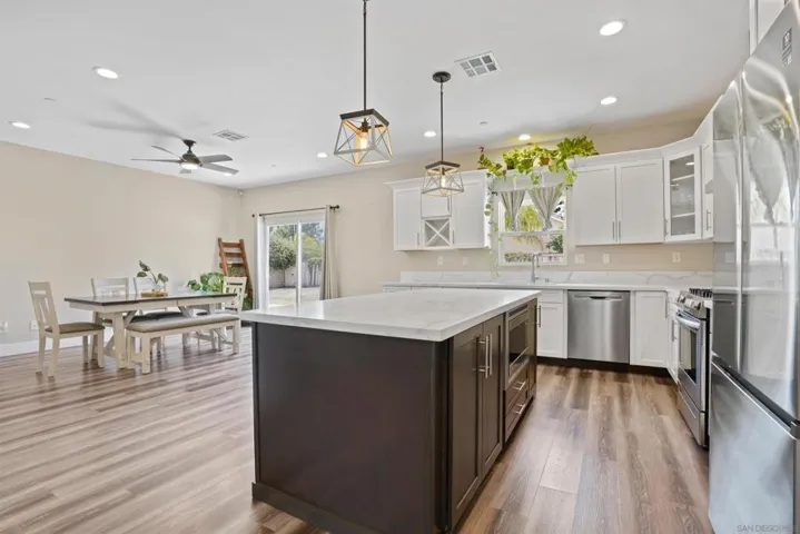 32505 Oak Knoll Drive, Lake Elsinore, California 92530