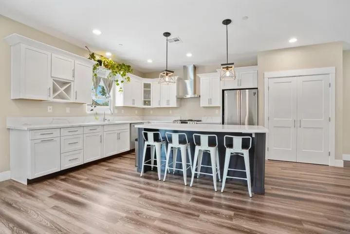 32505 Oak Knoll Drive, Lake Elsinore, California 92530