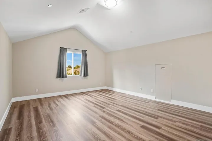 32505 Oak Knoll Drive, Lake Elsinore, California 92530