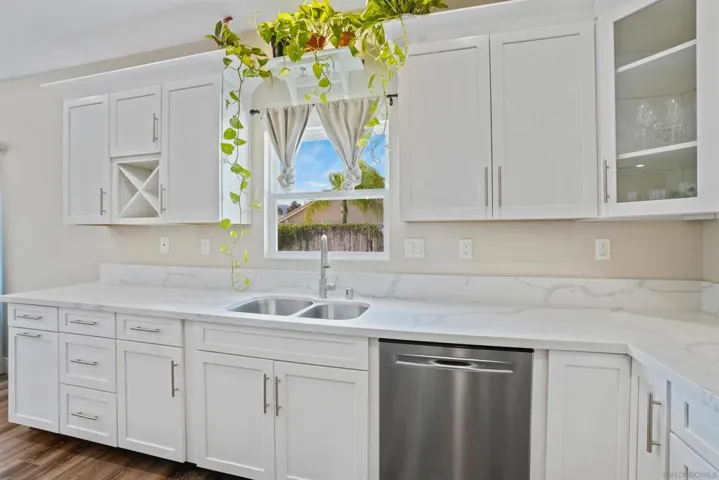 32505 Oak Knoll Drive, Lake Elsinore, California 92530