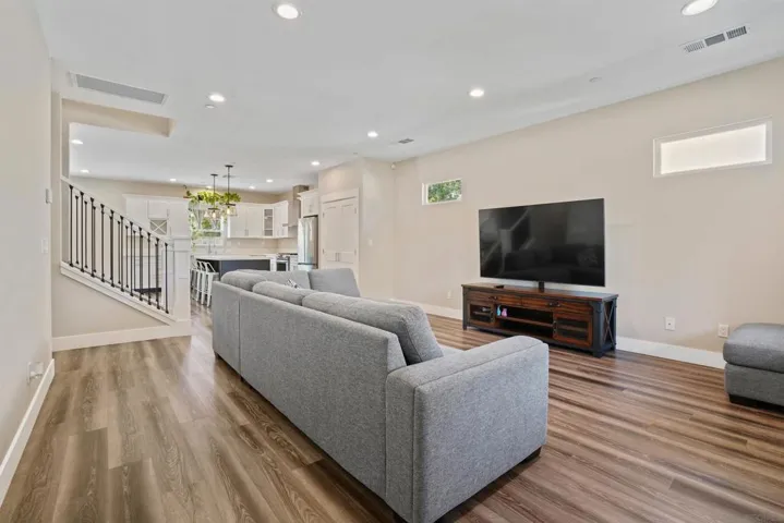 32505 Oak Knoll Drive, Lake Elsinore, California 92530