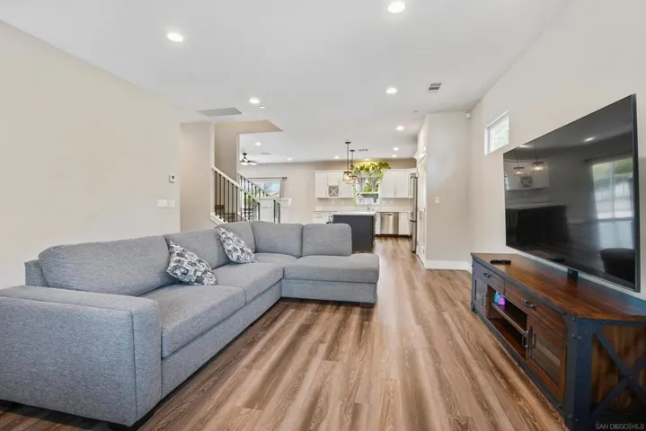 32505 Oak Knoll Drive, Lake Elsinore, California 92530