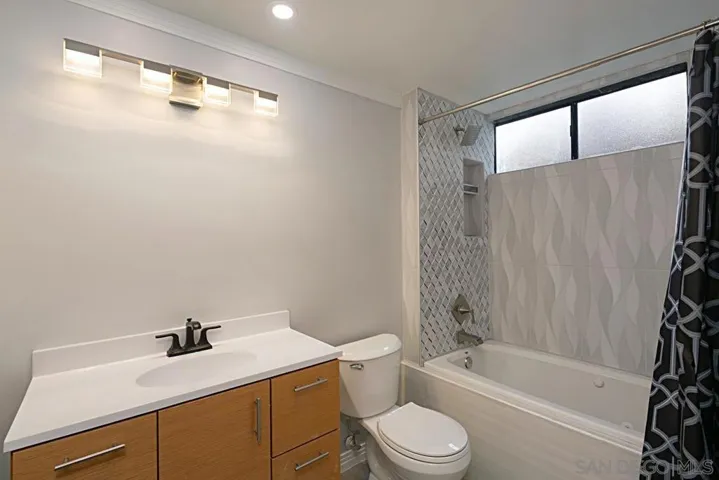 8354 Via Sonoma A, La Jolla, California 92037