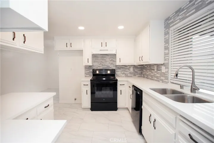 329 N Barranca Avenue, Glendora, California 91741
