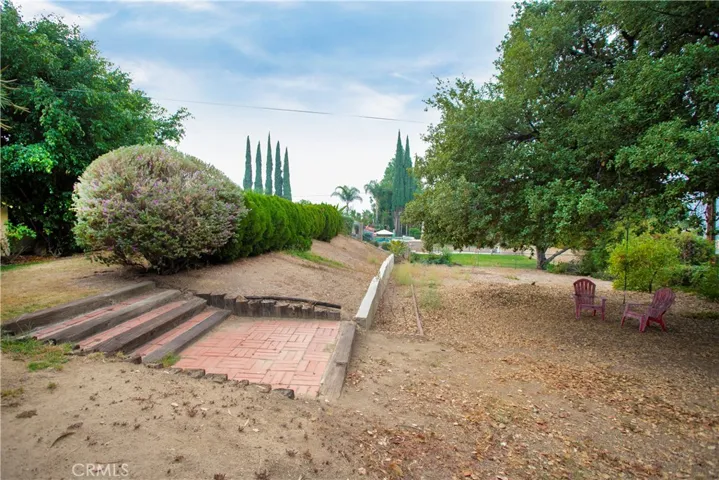 329 N Barranca Avenue, Glendora, California 91741