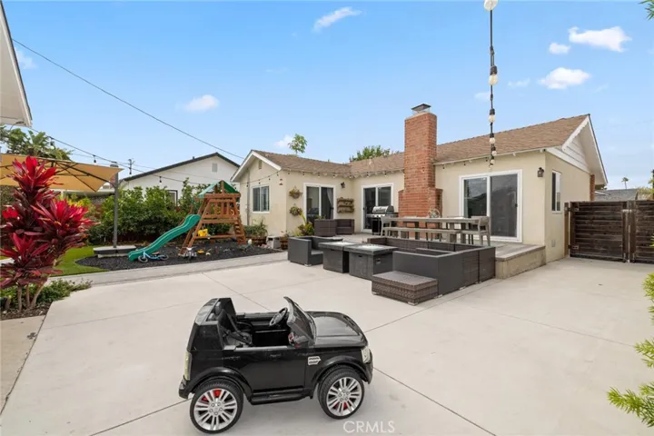 2220 Raleigh Avenue, Costa Mesa, California 92627
