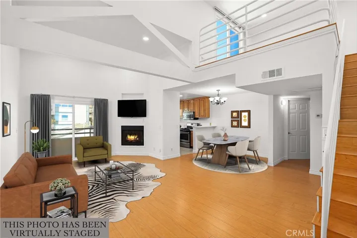 1527 9 Th Street #303, Santa Monica, California 90401