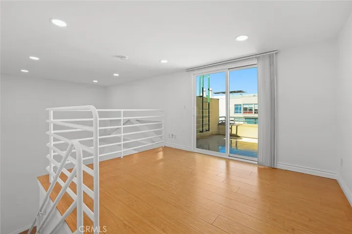 1527 9 Th Street #303, Santa Monica, California 90401
