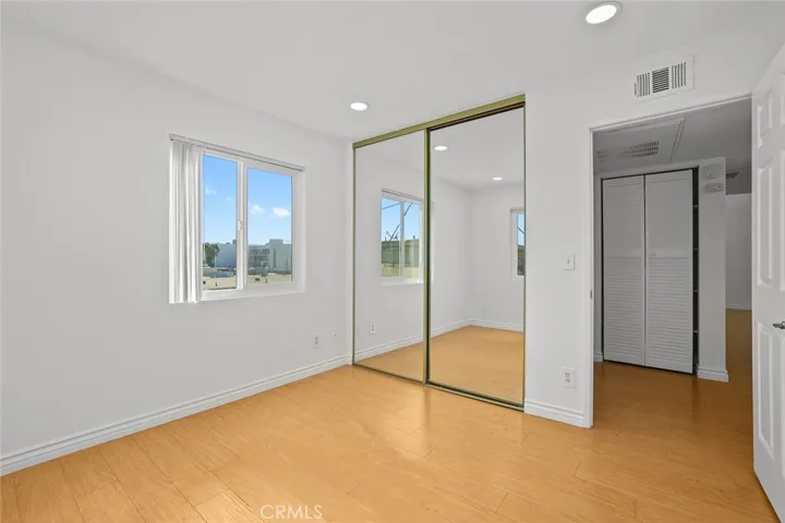 1527 9 Th Street #303, Santa Monica, California 90401