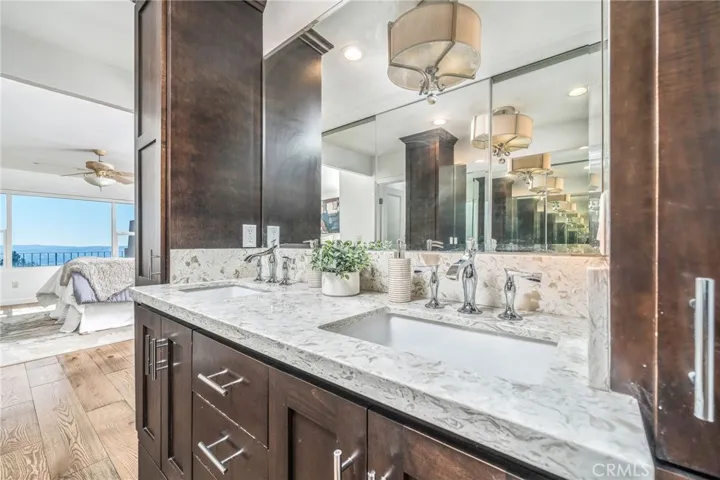 2 sinks