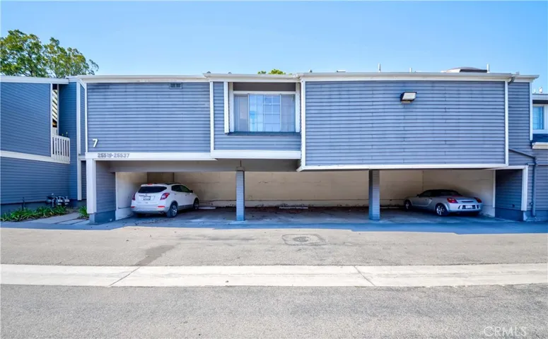 Covered parking garage space #473