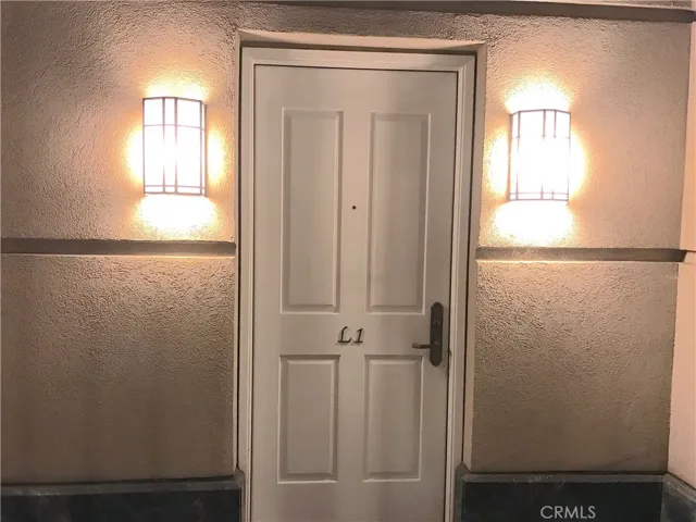 Frint door