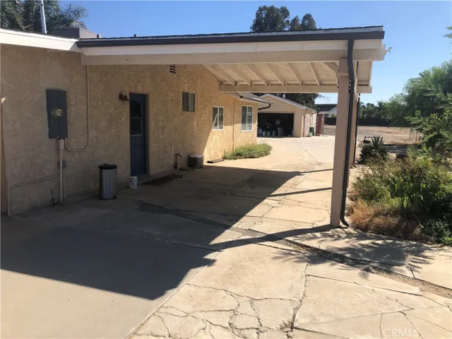 Side Breezeway