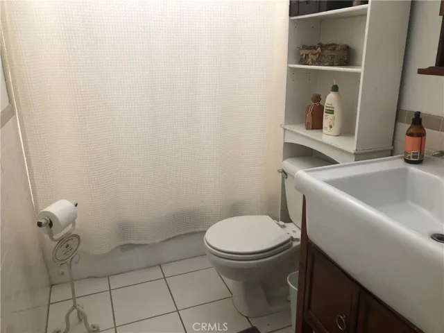 Hallway Full Bathroom