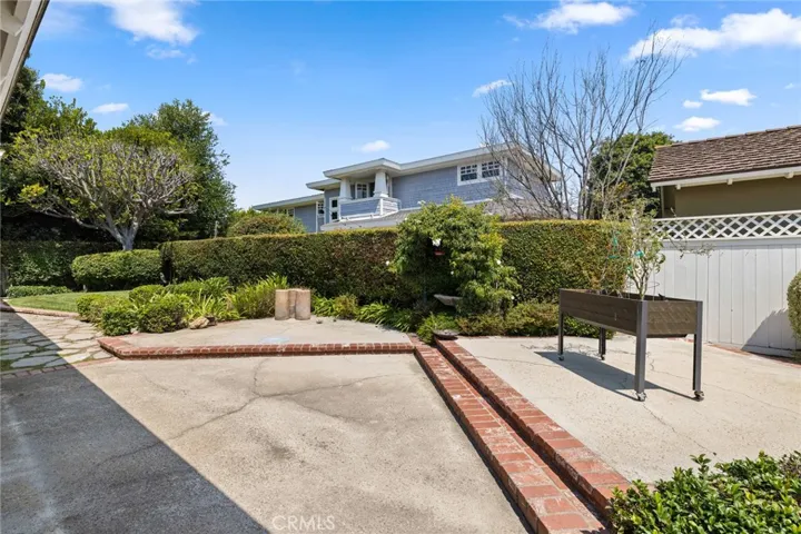 1112 Cambridge Lane, Newport Beach, California 92660