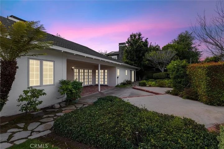 1112 Cambridge Lane, Newport Beach, California 92660