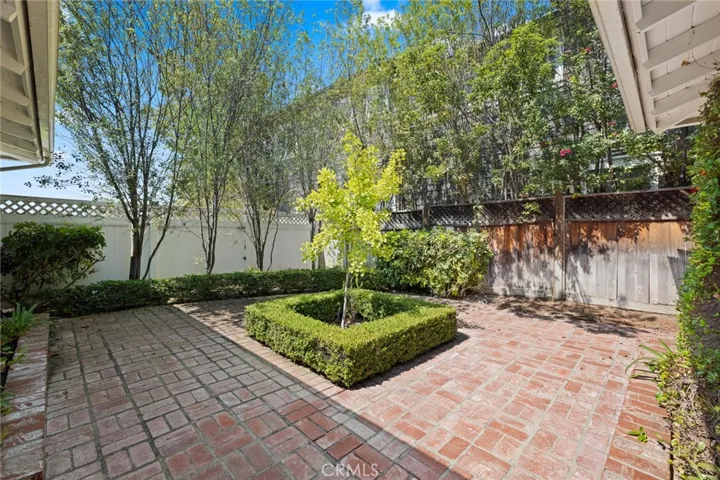 1112 Cambridge Lane, Newport Beach, California 92660