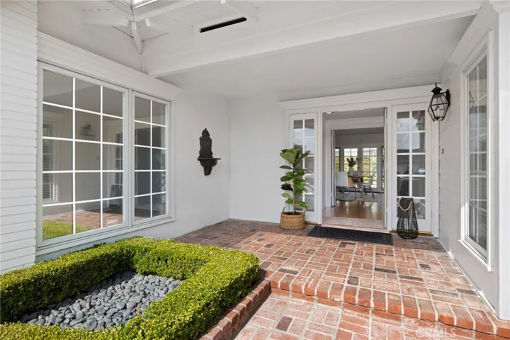 1112 Cambridge Lane, Newport Beach, California 92660