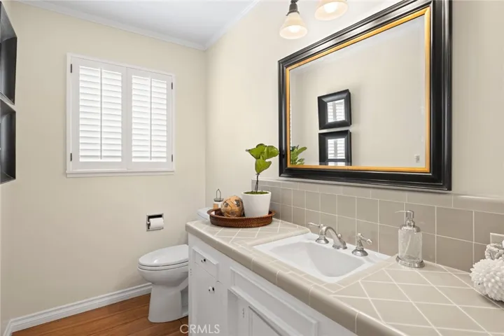 1112 Cambridge Lane, Newport Beach, California 92660