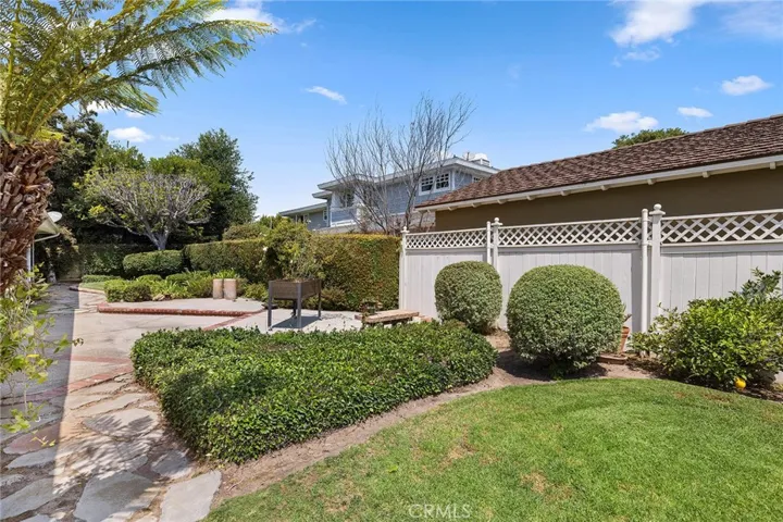 1112 Cambridge Lane, Newport Beach, California 92660