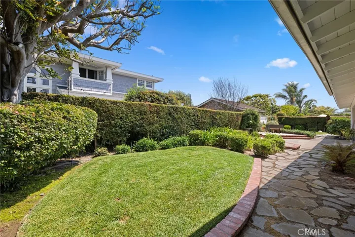 1112 Cambridge Lane, Newport Beach, California 92660