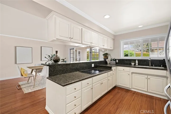 1112 Cambridge Lane, Newport Beach, California 92660