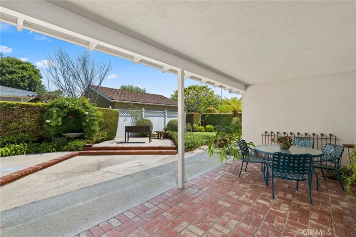 1112 Cambridge Lane, Newport Beach, California 92660