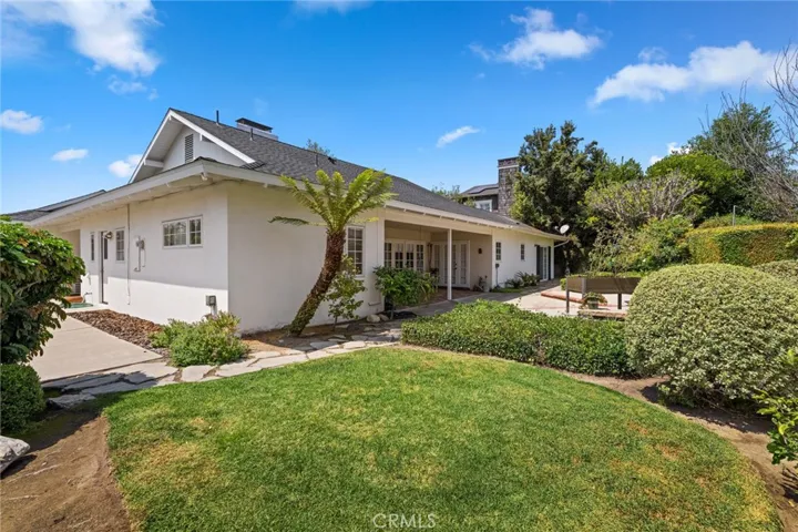 1112 Cambridge Lane, Newport Beach, California 92660