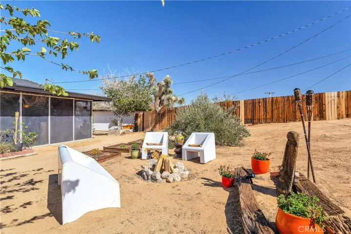 61593 Granada Drive, Joshua Tree, California 92252