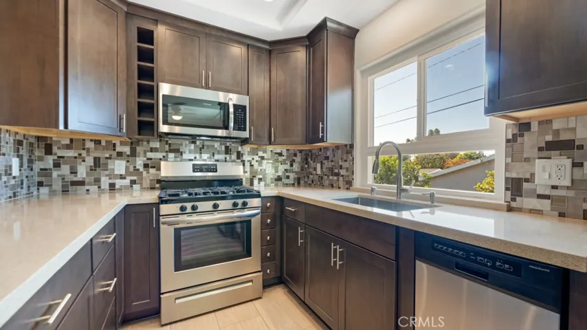7267 Corbin Avenue L, Canoga Park, California 91306