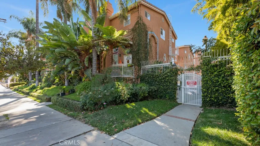 7267 Corbin Avenue L, Canoga Park, California 91306