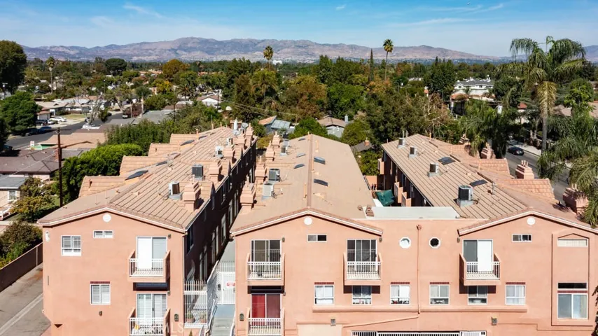 7267 Corbin Avenue L, Canoga Park, California 91306