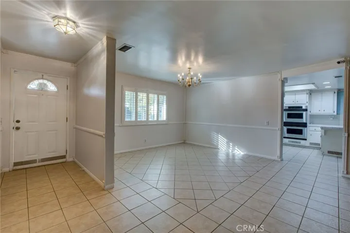 Bright and open entry way