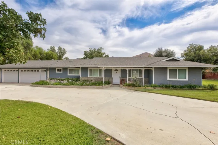Welcome to 4567 Pedley Ave!
